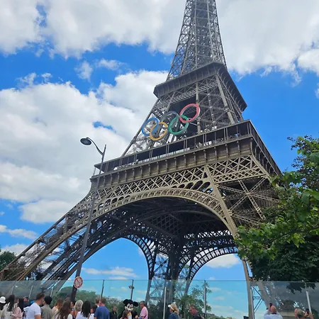 Apartment Tour Eiffel
